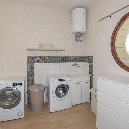2 Bedroom Cozy In Holiday home *