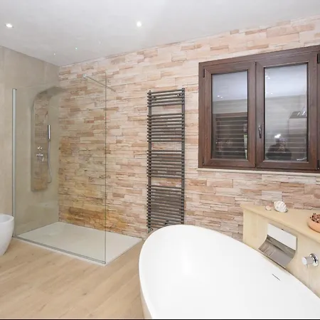 2 Bedroom Cozy In Holiday home